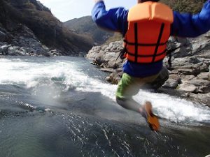 スイムトレーニング　ラフティング