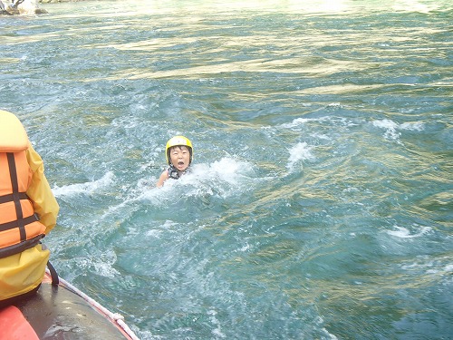 yoshinoga-river-family-rafting (4)