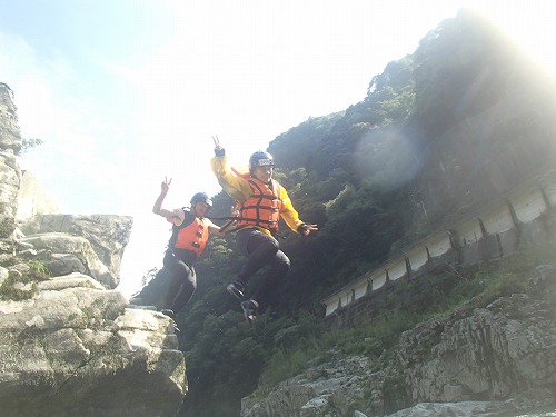 yoshinoga-river-family-rafting (6)