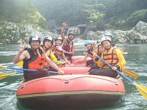 yoshinoga-river-family-rafting (8)